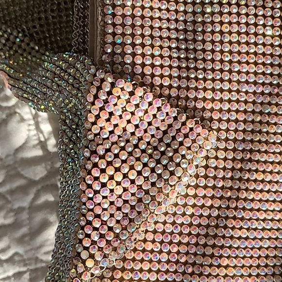 Shiny purse Perfect for a dressy outing - Picture 5 of 12